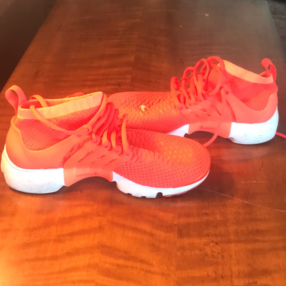 NIKE - Picture 4 of 4